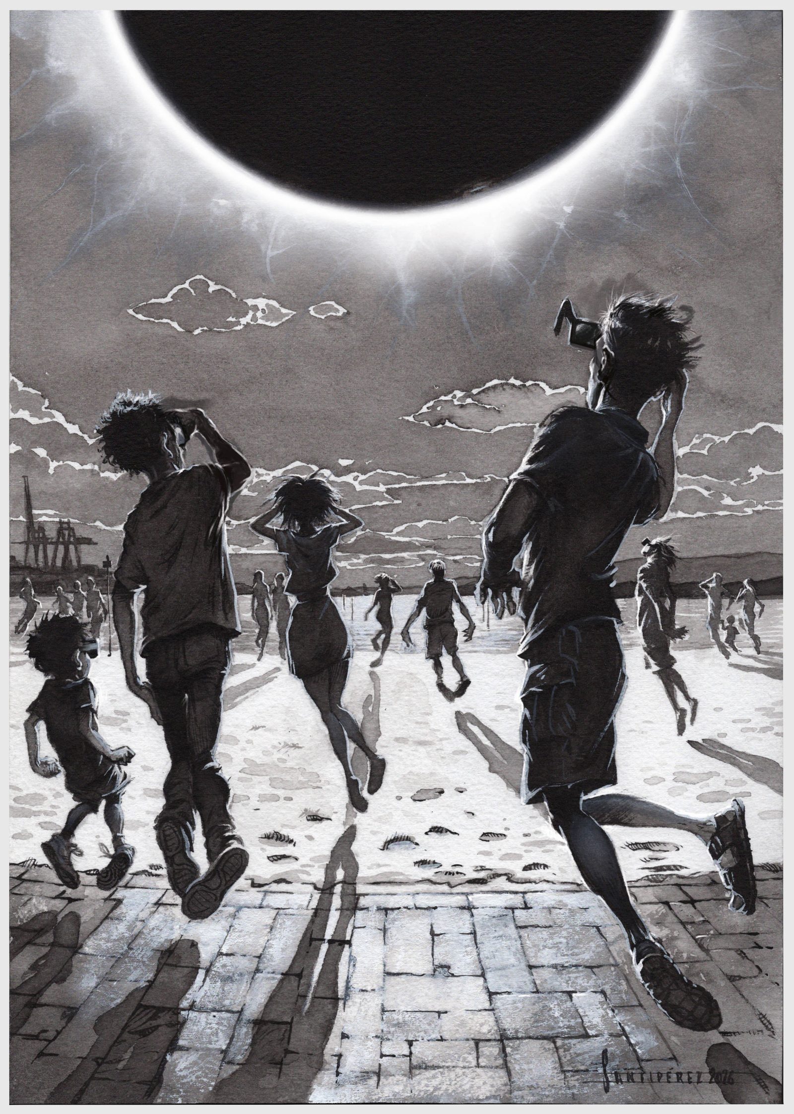 Eclipse total de sol en la playa. El sol tapado por la luna, se ve oscurecido y con un halo de luz. El cielo está lleno de nubes. En la playa y el paseo marítimo, adultos y niños, que miran el eclipse ataviados con gafas especiales, parecen levitar.